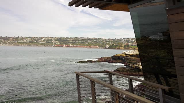 Elevated view of the cliffs, the ocean and the bay at La Jolla Cove.