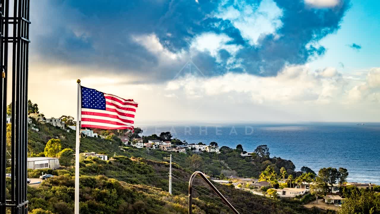 Elevated view of the cliffs, palm trees and the ocean at Mount Soledad.