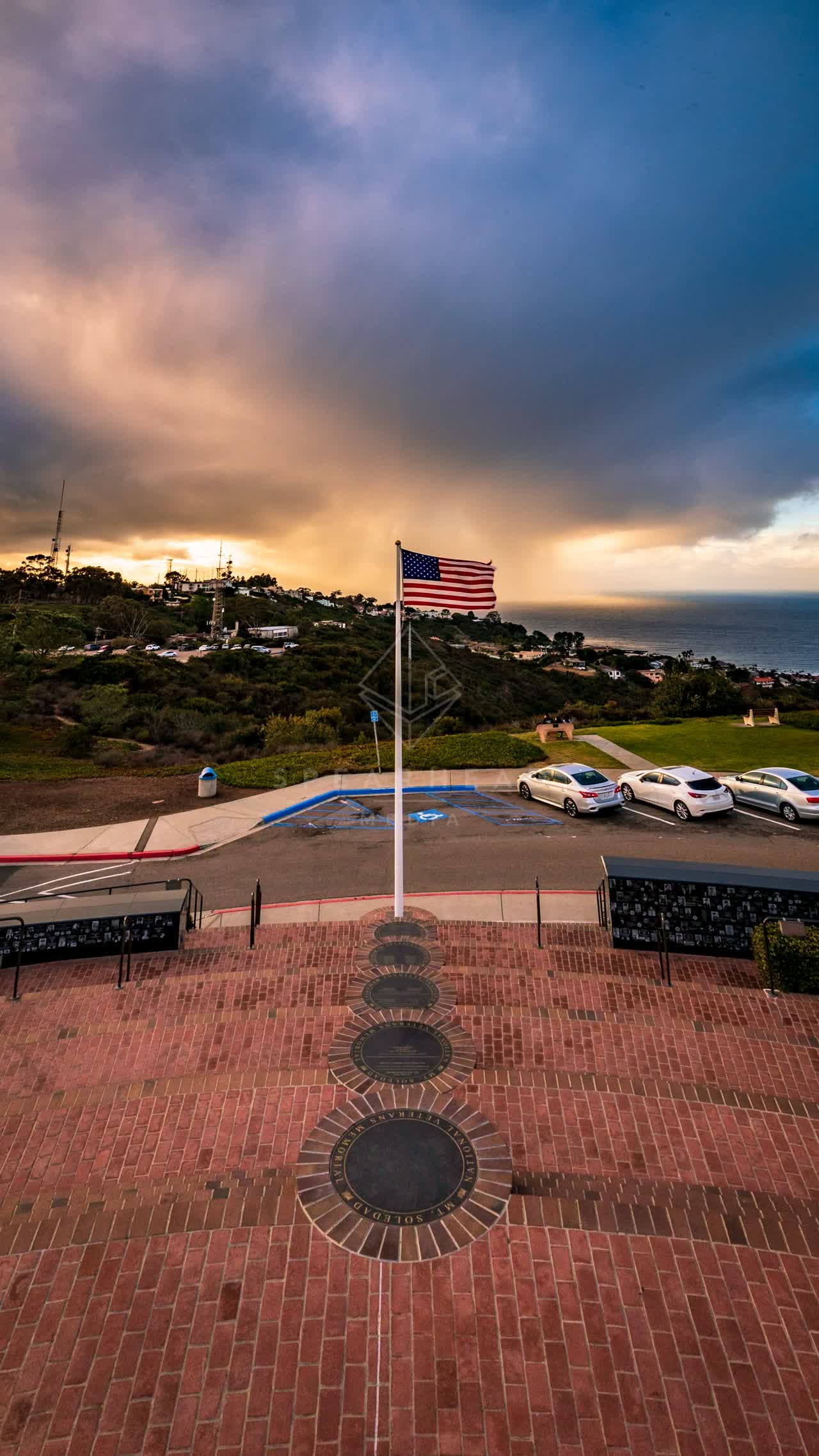 Elevated view of a park, the ocean and traffic at Mount Soledad.