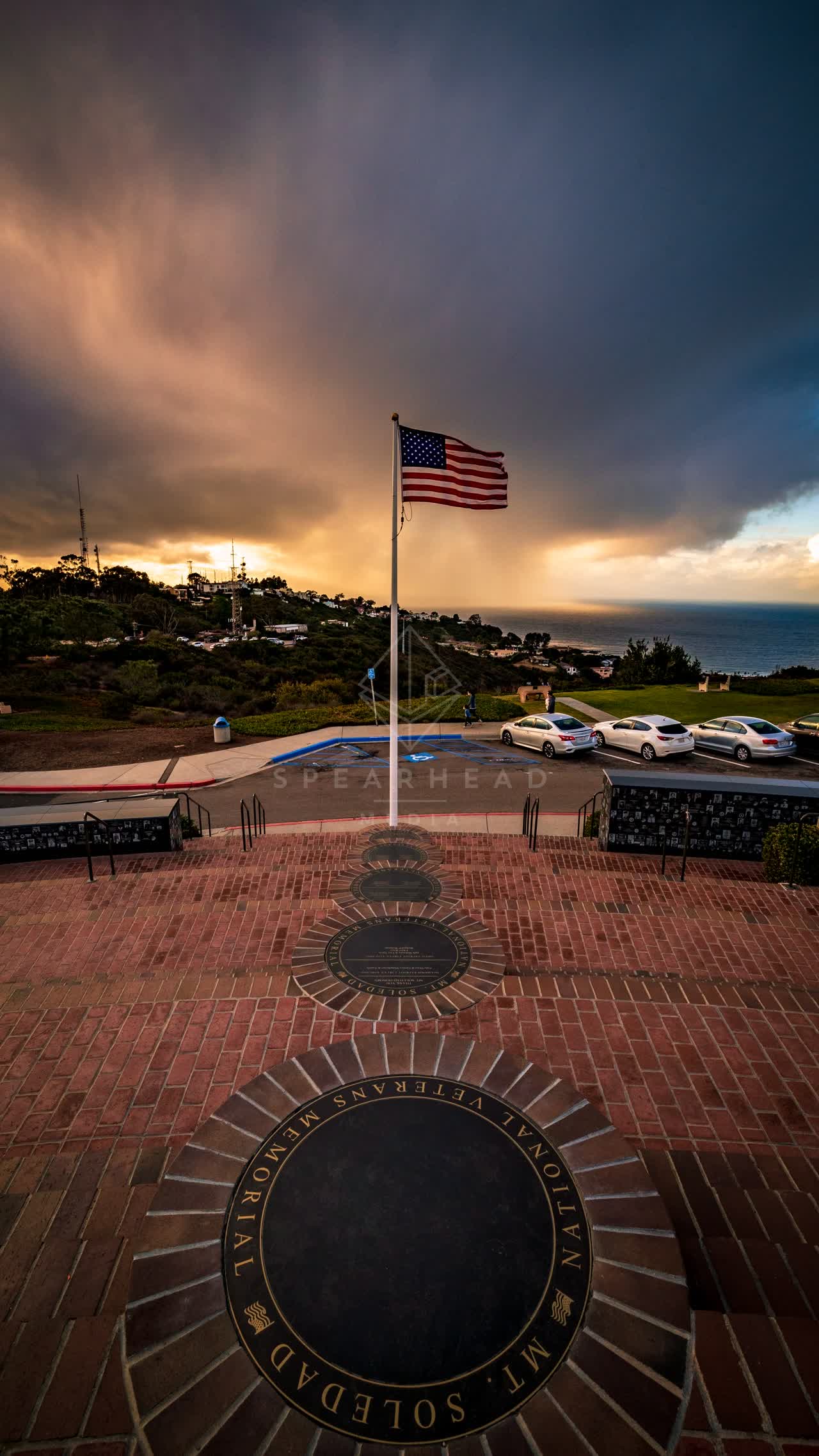Elevated view of a park, the ocean and traffic at Mount Soledad.