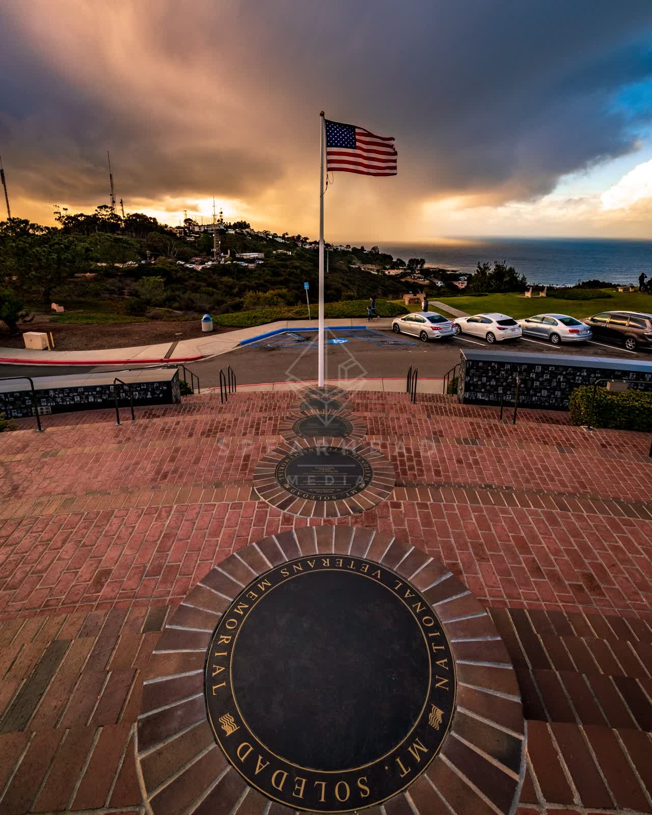 Elevated view of a park, the ocean and the buildings at Mount Soledad.