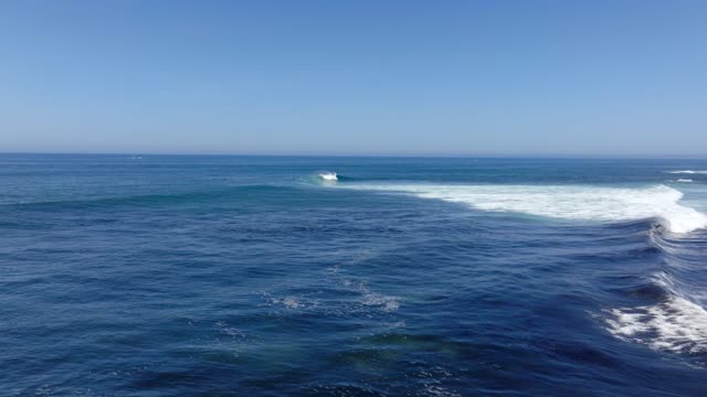 A beautiful day and Windansea Beach in the Beach Barber Tract neighborhood in La Jolla | Drone Video