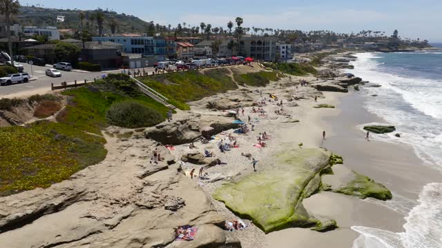 A beautiful day and Windansea Beach in the Beach Barber Tract neighborhood in La Jolla | Drone Video – 4