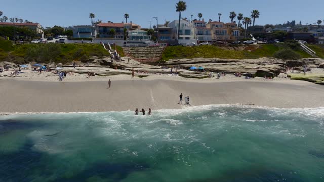 A beautiful day and Windansea Beach in the Beach Barber Tract neighborhood in La Jolla | Drone Video – 9