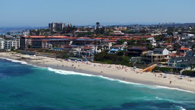 A beautiful day and Marine Street Beach in the Beach Barber Tract neighborhood in La Jolla | Drone Video