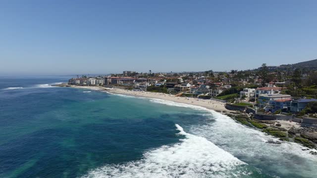 A beautiful day and Marine Street Beach in the Beach Barber Tract neighborhood in La Jolla | Drone Video – 1