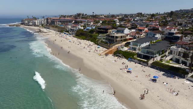A beautiful day and Marine Street Beach in the Beach Barber Tract neighborhood in La Jolla | Drone Video – 2