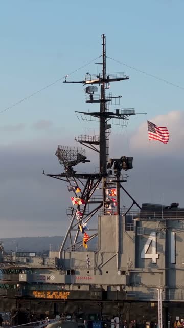 The harbor, boats and traffic at Embarcadero.