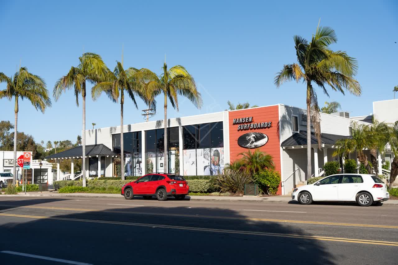 The downtown streets, palm trees and the buildings at Downtown Encinitas.