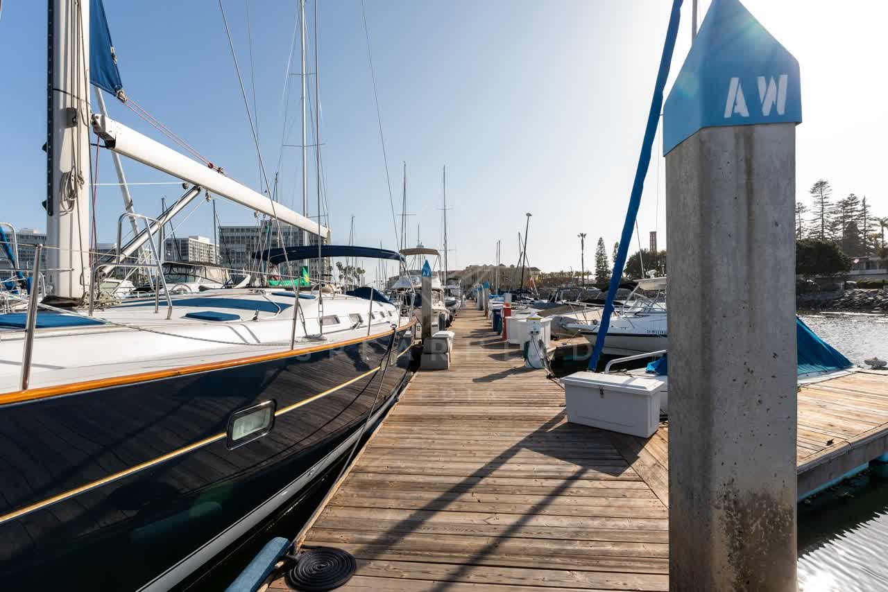 The harbor, the pier and boats at Glorietta Bay.