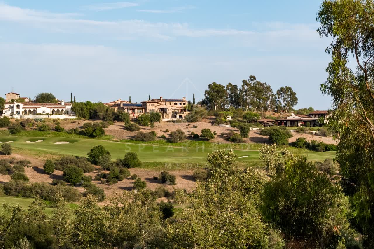 The country inland, homes and the buildings in Santaluz.