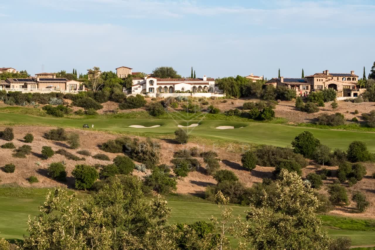 The country inland, homes and the buildings in Santaluz.