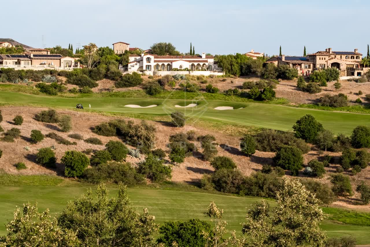 The country inland, homes and the buildings in Santaluz.