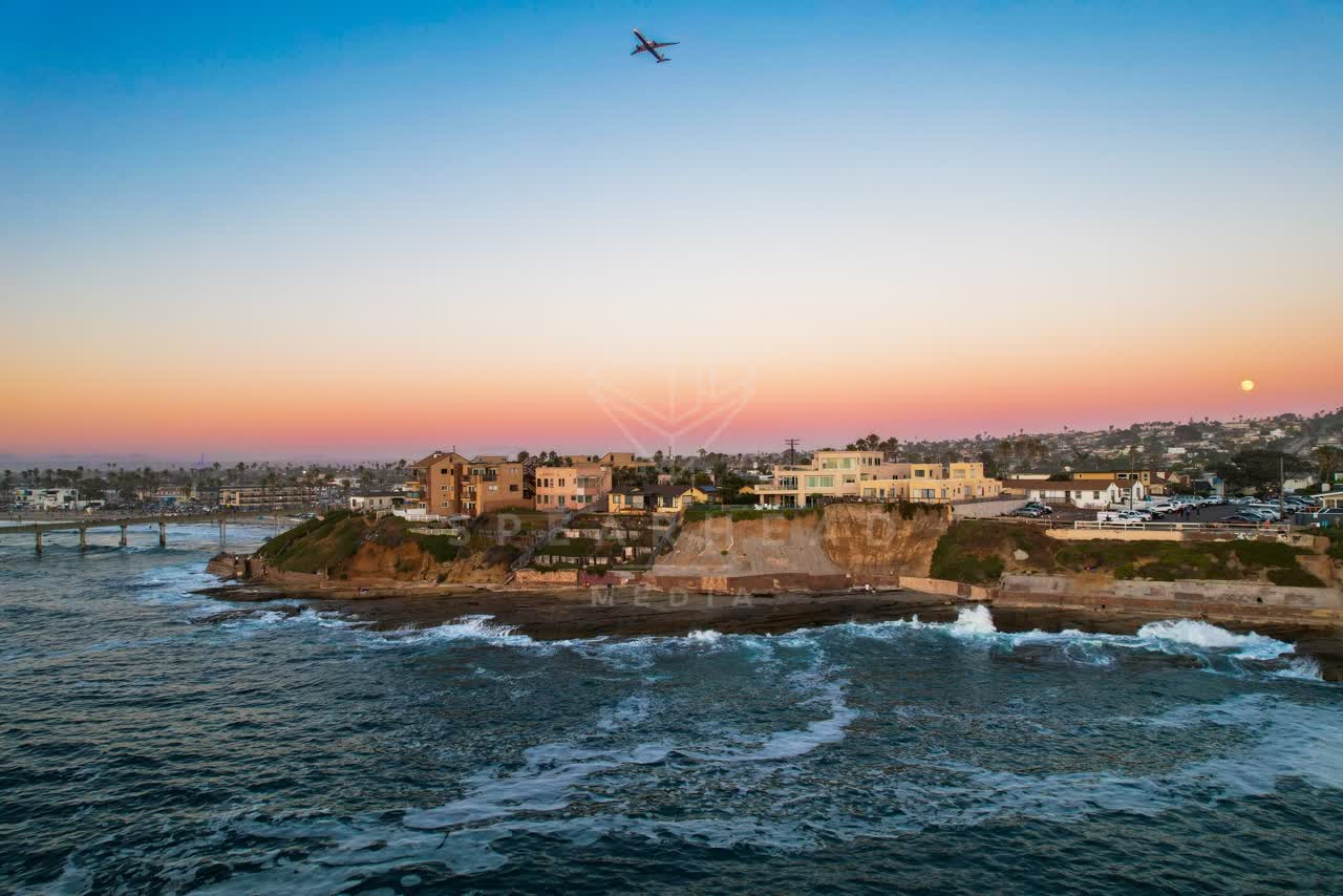 Aerial view of the cliffs, the surf and the pier in Ocean Beach.