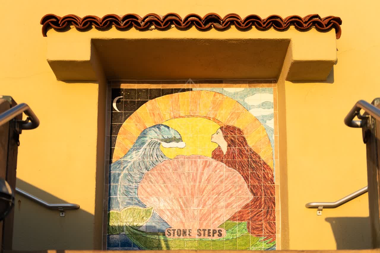 Close view of a residential street, the buildings and open country in Encinitas.