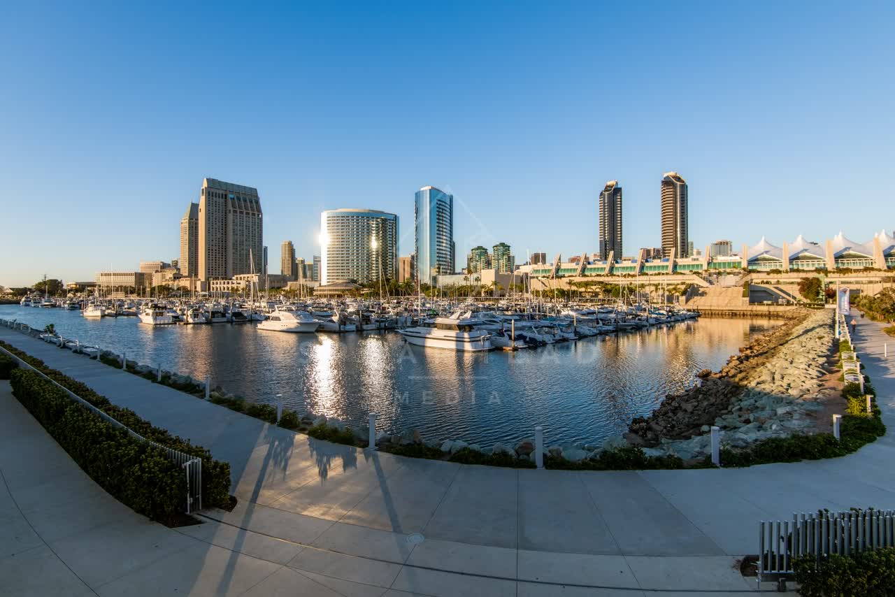 The harbor, the skyline and boats at Embarcadero.
