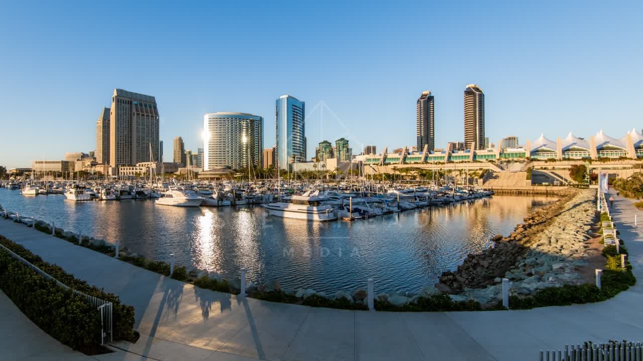 The harbor, the skyline and boats at Embarcadero.