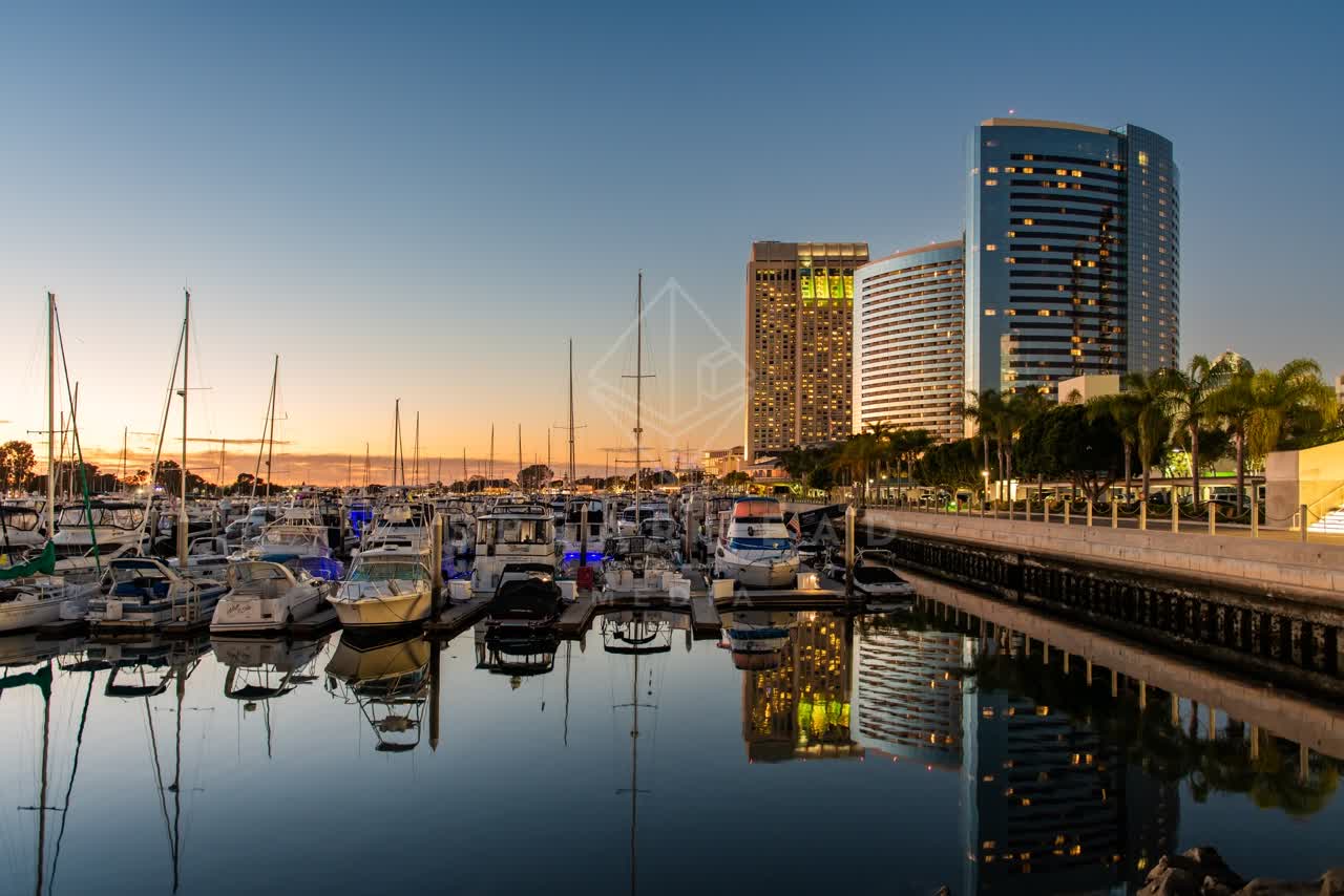 The harbor, the skyline and boats at Embarcadero.