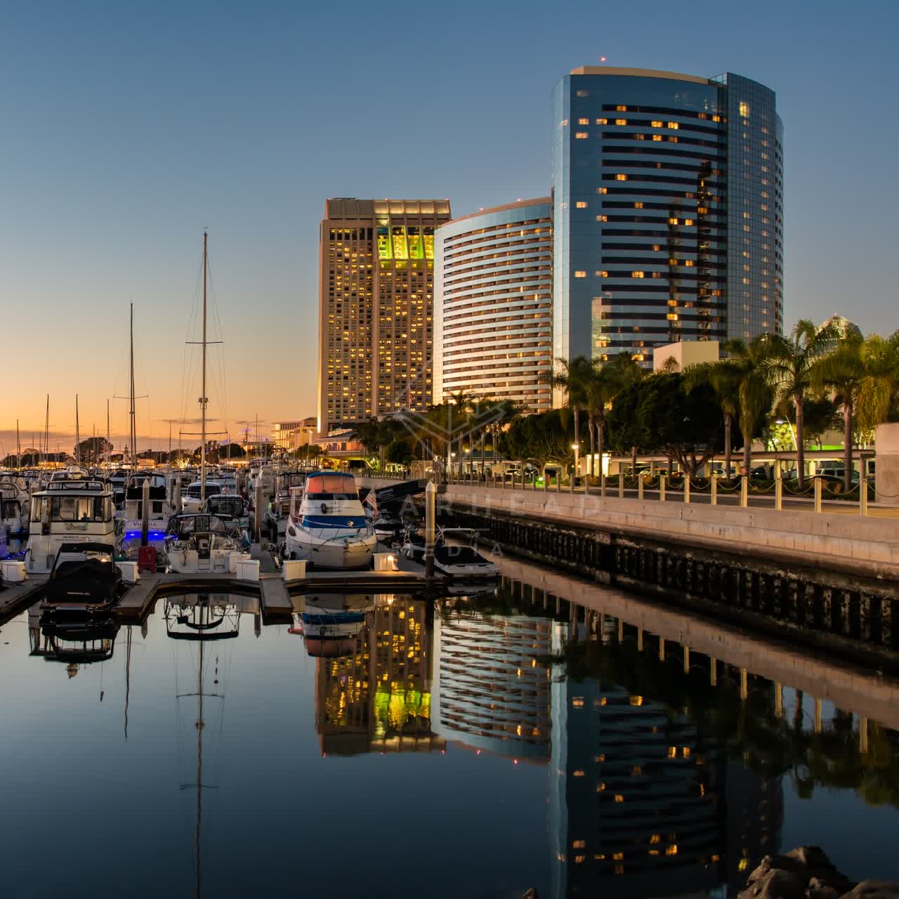 The harbor, the skyline and boats at Embarcadero.