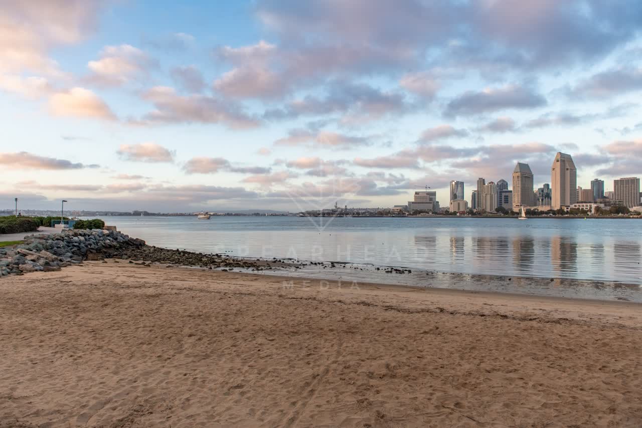 The beach, the skyline and the bay at Embarcadero.