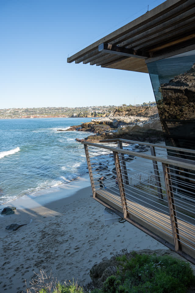 Elevated view of the cliffs, the ocean and the buildings at La Jolla Cove.