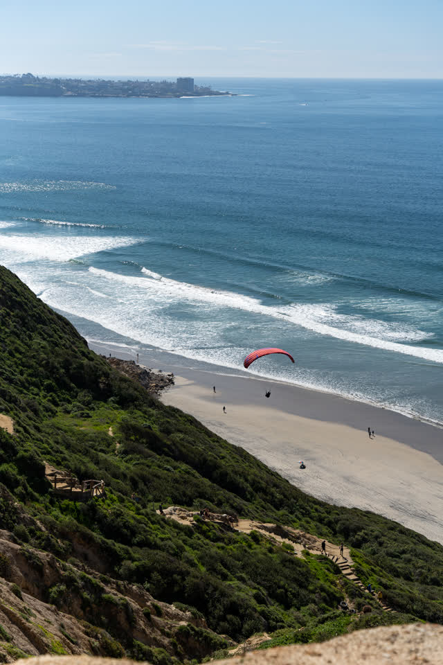 Torrey Pines Gliderport and the Paragliders above Black’s Beach and La Jolla Trail in Torrey Pines San Diego | Photo – 2