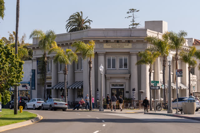The Shops and restaurants on Orange Avenue in Coronado on a Sunny Day in San Diego | Photo – 5