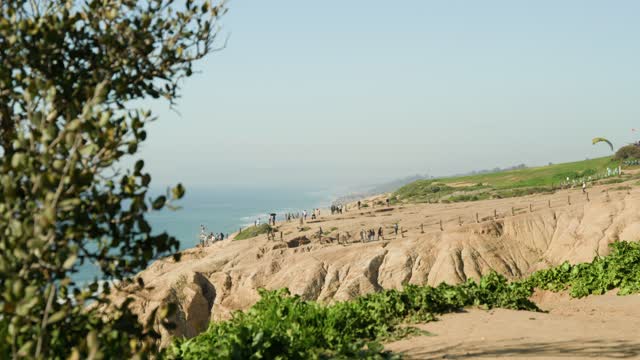Looking over the cliffs and trails at Torrey Pines and Black’s Beach on a beautiful Day in La Jolla | Video – 40
