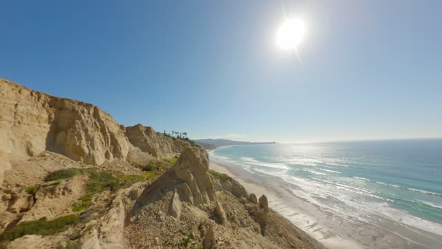 The Cliffs and trails of Torrey Pines and Black’s Beach in La Jolla on a sunny day | FPV Drone Video