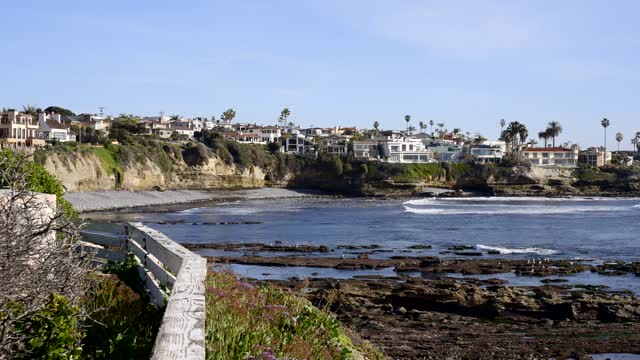 The Beautiful Coastline Beach and tidepools of Lower Hermosa and Bird Rock in La Jolla | Video