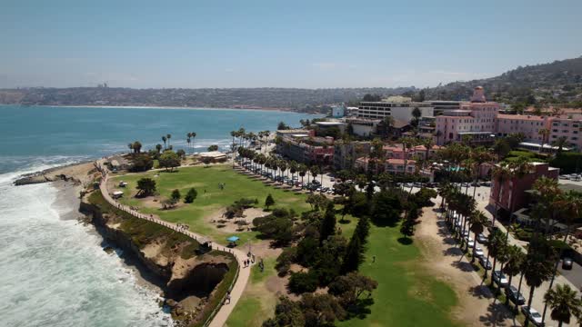 Aerial Footage of La Jolla Cove Ellen Browning Scripps Park and Children’s Pool | Drone Video – 5